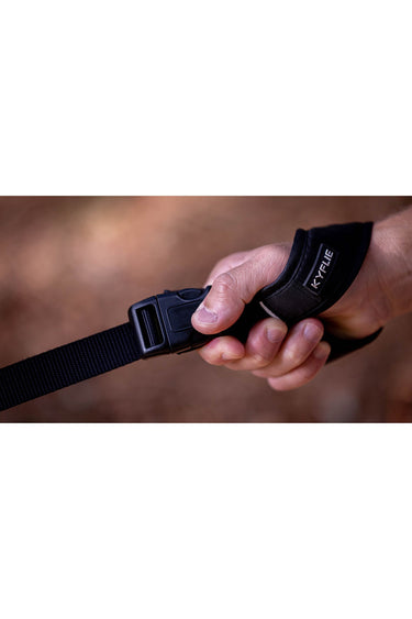 Kyflie Otium Leash Svart