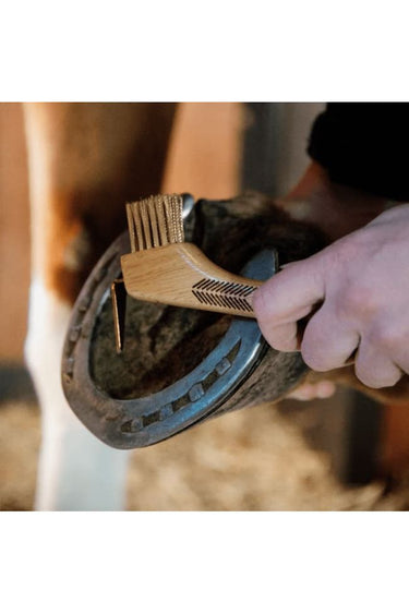 Grooming Deluxe Hoof Pick w/ Metal Bristle